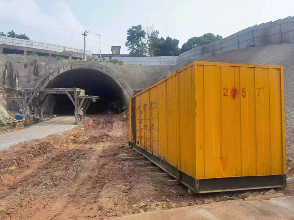 饶平发电机出租自启装置的工作原理是什么？