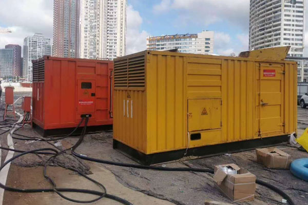 饶平压力测试时，发电机组的燃油系统需要达到多少压力？