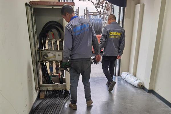 饶平柴油发电机组的输出电压调节方式对设备性能有哪些影响？