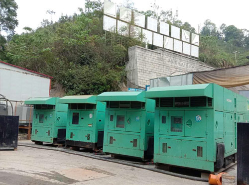 饶平先进的应急发电机系统中智能监测和控制系统如何确保电压稳定？