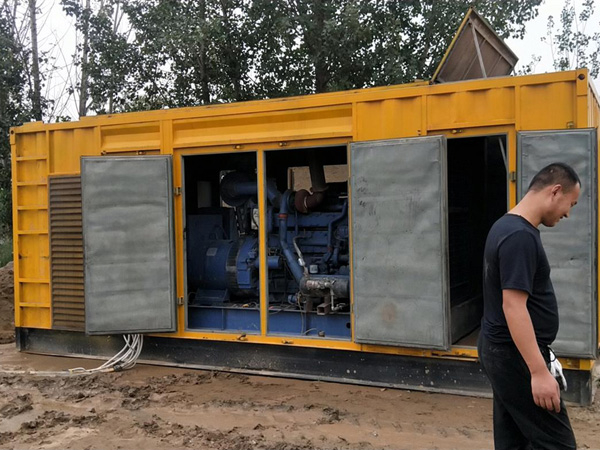 饶平进行柴油发电机组电瓶容量测试时，有哪些注意事项？